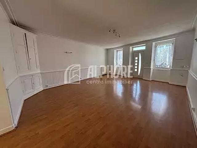 Saint Etienne de Montluc 44360 Location maison 5 pièces t5 jardin