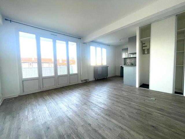 SAINT ETIENNE Sud Ouest Appartement T3 avec ascenseur, gd balcon, gge et parking 77 000 €