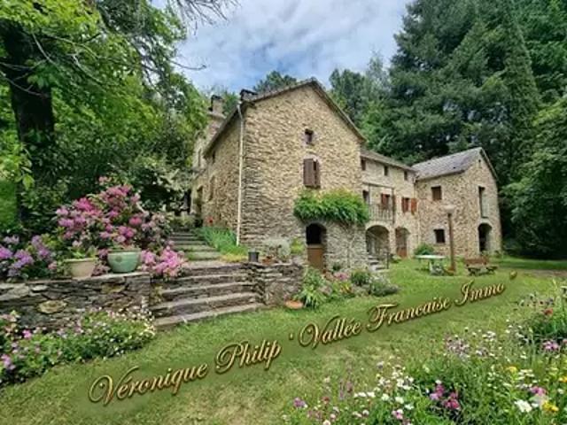 Saint Etienne Vallée Française 48330 Achat / Vente maison 9 pièces t9 parking
