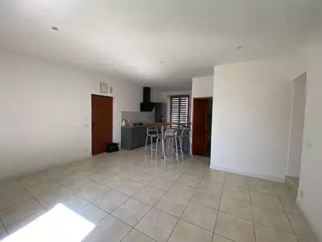 Saint Fargeau Ponthierry 77310 Location appartement 3 pièces t3 au dernier étage cave
