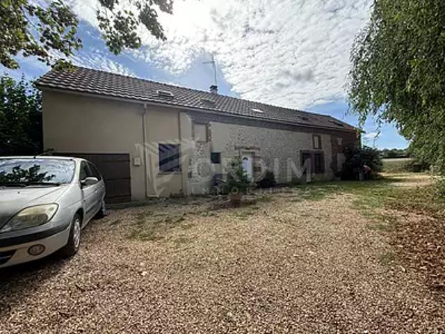 Saint Fargeau 89170 Achat / Vente maison 6 pièces t6 au dernier étage jardin