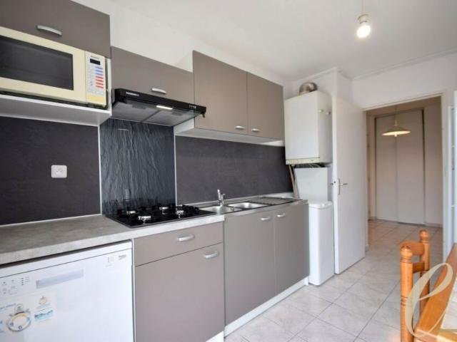 Saint Fons – Centre: T3 dernier étage rénové et meublé de 64.35 m² avec terrasse et grand garage