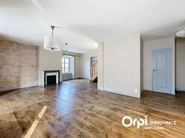 Saint Flour 15100 Achat / Vente appartement 3 pièces t3 cave