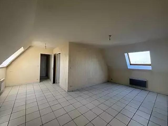 Saint Florent sur Cher 18400 Achat / Vente appartement 2 pièces t2 au dernier étage parking