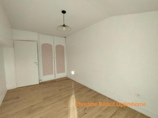 SAINT FRONT en Charente, maison 90 m², rénovée 3 chambres, abri pour voiture et terrain 1017 m²