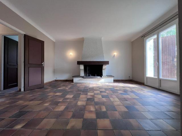 SAINT GAUDENS, maison T7 avec garage en sous sol et jardin
