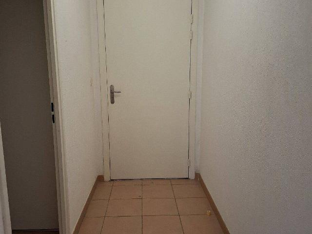 SAINT GAUDENS, T1, kitchenette aménagée/équipée, balcon et parki