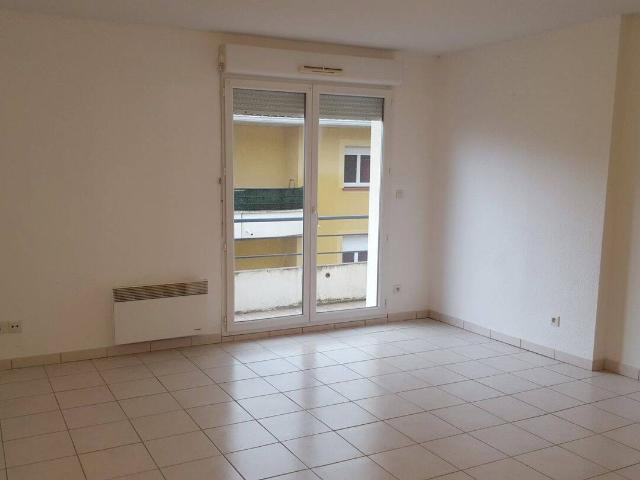 SAINT GAUDENS, T2 avec balcon et parking