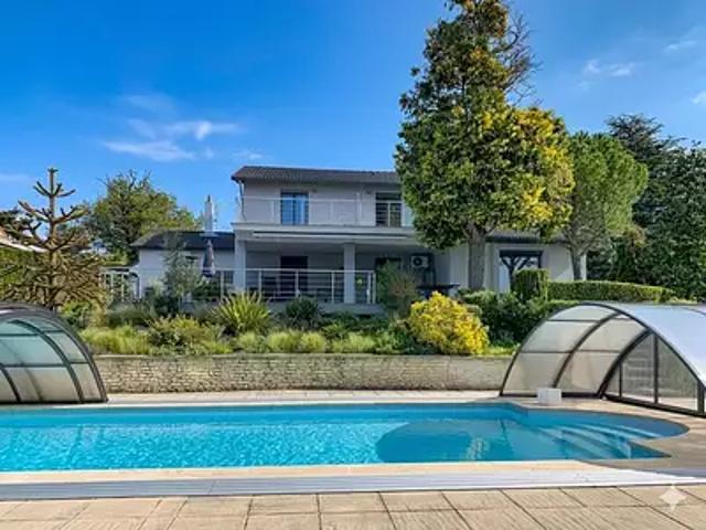 Saint Genest Lerpt 42530 Achat / Vente maison 8 pièces t8 piscine jardin