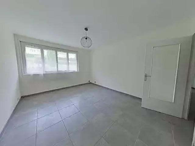 Saint Genest Lerpt 42530 Location appartement 3 pièces t3 parking