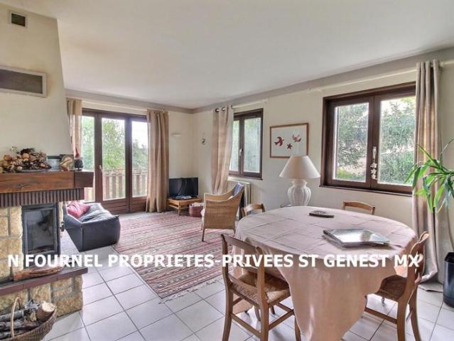 Saint Genest Malifaux 42660 maison traditionnelle construite en 1993 sur deux niveaux 140m² habitables 3 chambres sur 870m² de terrain