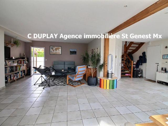 Saint Genest Malifaux 42660 secteur agréable et paisible proche du centre du village maison d'architecte 165.44m² habitables 4 chambres sur 1160m² de terrain plat et arboré