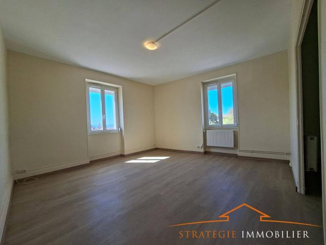 Saint Gengoux le National, Appartement rénové de type F4, 82.3