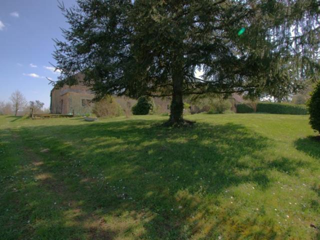SAINT GENIES 24, vente propriété 277 m2 sur 4 ha, gîtes en activité