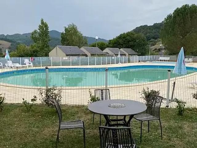 Saint Geniez d'Olt et d'Aubrac 12130 Achat / Vente appartement 2 pièces t2 au dernier étage piscine