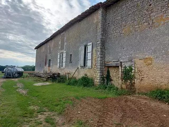 Jonzac 17500 Achat / Vente maison 3 pièces t3 parking