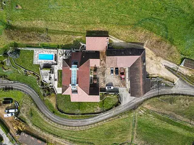 Saint Genix les Villages 73240 Achat / Vente maison 12 pièces t12 au dernier étage cave