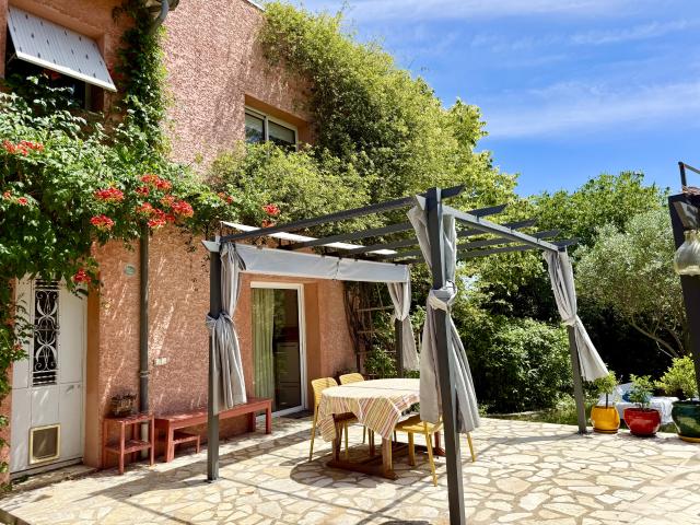 SAINT GEORGES D’ORQUES Grande maison familiale avec jardin arboré et potentiel indépendant