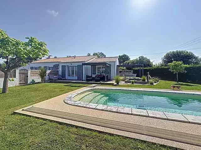 Saint Gervais 85230 Achat / Vente maison 6 pièces t6 au dernier étage piscine