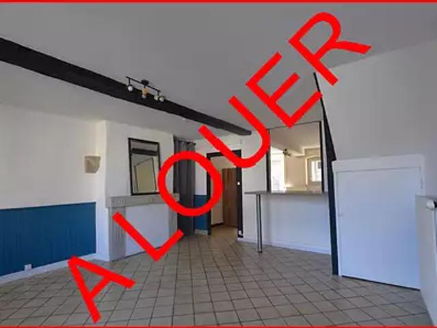 Saint Gérand le Puy 03150 Location maison 4 pièces t4 au dernier étage