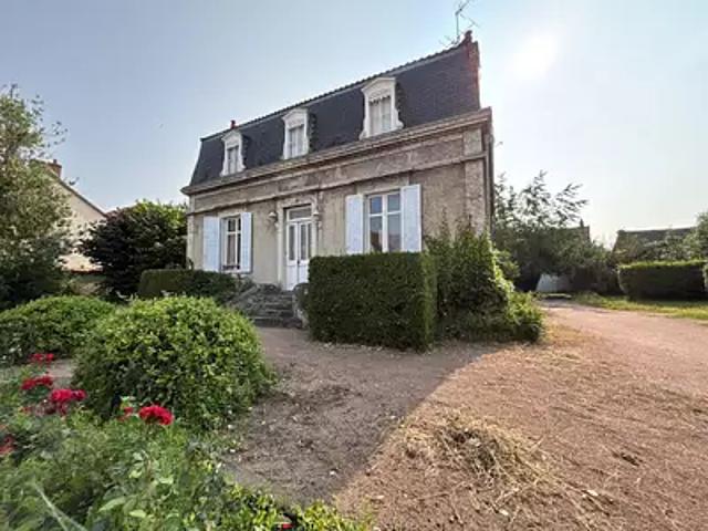 Saint Germain des Fossés 03260 Achat / Vente maison 9 pièces t9 jardin