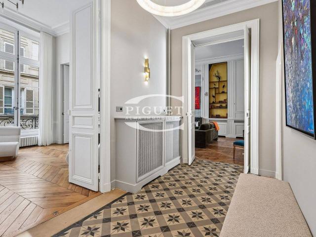SAINT GERMAIN DES PRES APPARTEMENT D'EXCEPTION
