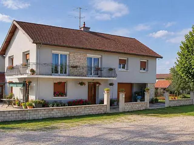 Saint Germain en Montagne 39300 Achat / Vente maison 7 pièces t7 jardin cave