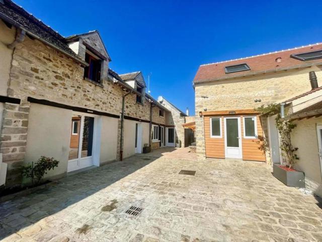 SAINT GERMAIN SUR ECOLE DOMAINE: SURFACE HABITABLES 330M²