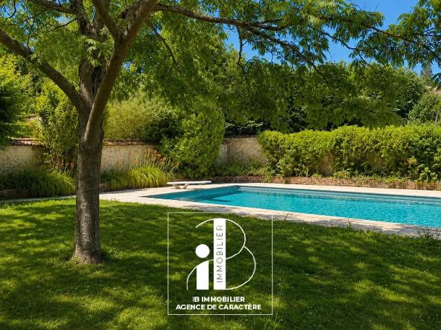SAINT GERMAIN SUR ECOLE PROPRIETE COMPOSEE DE DEUX MAISONS 134 m² et 86 m² AVEC DEPENDANCES JARDIN DE 763 m²