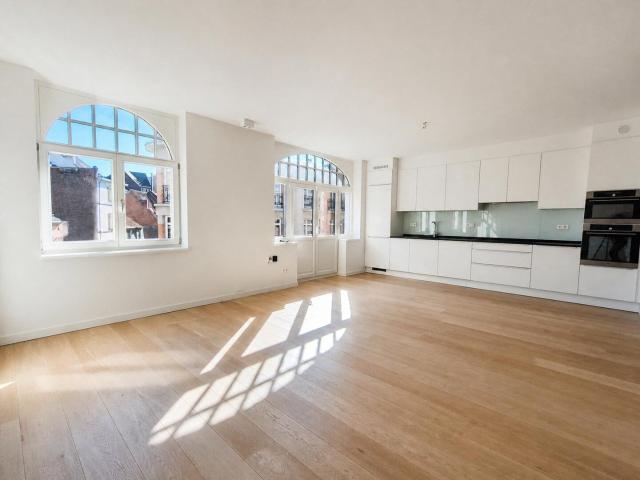 Saint Gilles 2 bed apartment + terrace