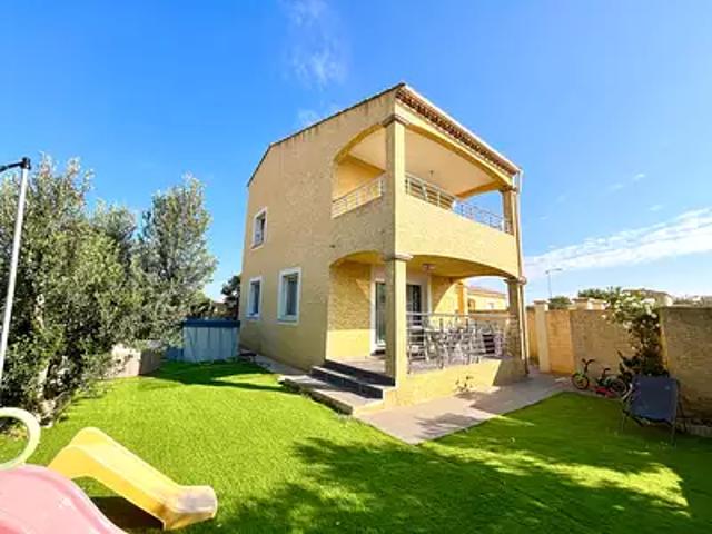 Saint Gilles 30800 Achat / Vente maison 5 pièces t5