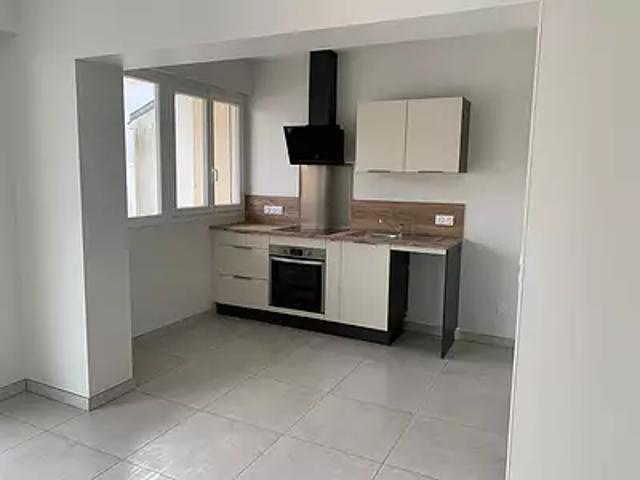 Saint Gilles Croix de Vie 85800 Location appartement 2 pièces t2 au dernier étage cave