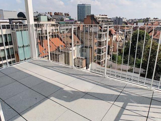 Saint Gilles: Bright – EPC B – Terrace SE – Parking – Cellar