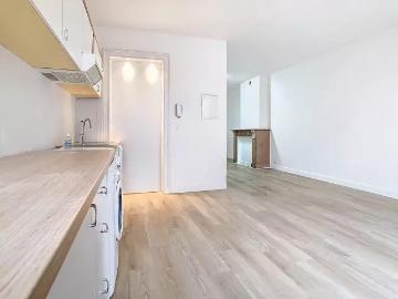 Saint Gilles, bright 1 bedroom apartment with balcony