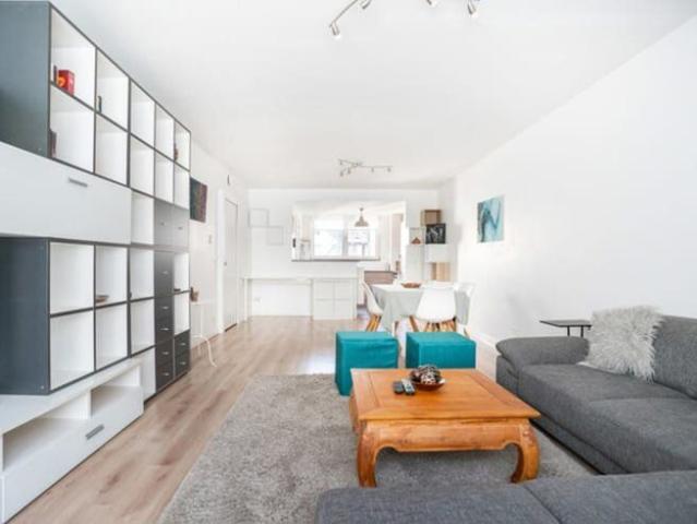 Saint Gilles Furnished 2 bedroom flat + parking space