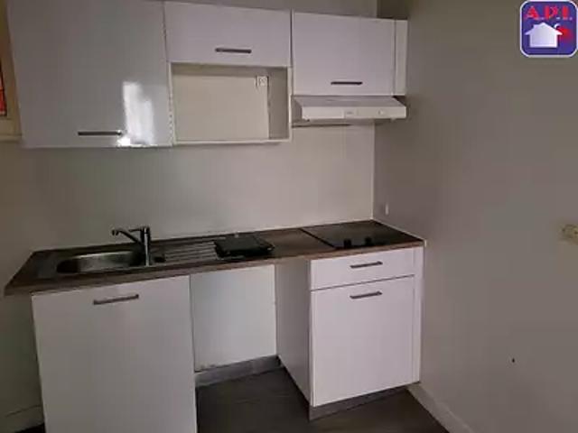Saint Girons 09200 Location appartement 1 pièce t1 au dernier étage