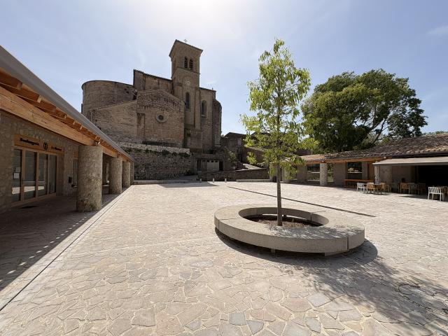 Saint Hilaire maison de village en pierre fraîchement rénovée 74.28m2