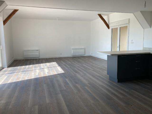 SAINT HILAIRE LA GRAVELLE: maison T5 en location