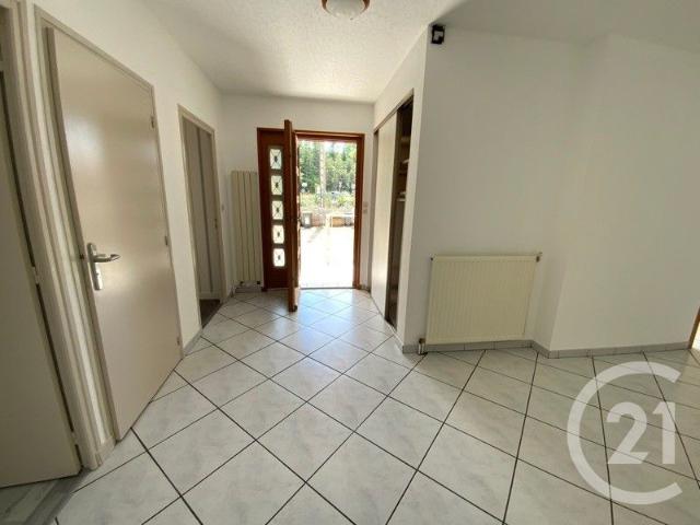 SAINT JEAN BONNEFONDS Découvrez cet appartement 4 pièces entièrement.