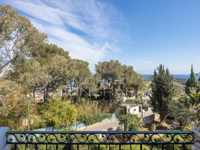 Saint Jean Cap Ferrat Penthouse rénové avec vue mer 74m² Saint Jean Cap Ferrat