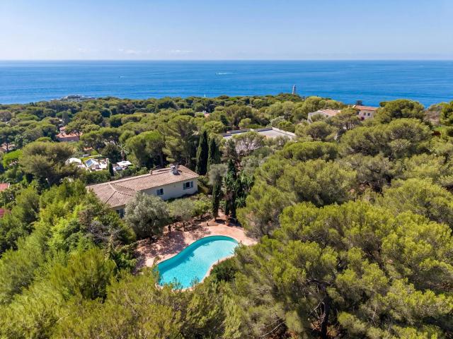 Saint Jean Cap Ferrat Villa de 325 m2 Piscine Terrain. 325m² Saint Jean Cap Ferrat