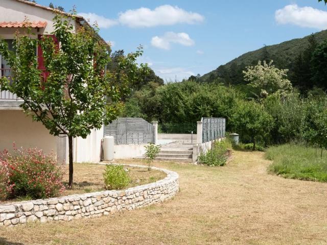 Saint Jean du Pin – Maison ancienne de 100 m² avec piscine sur 2040 m² de terrain, au calme à proximité d’Alès