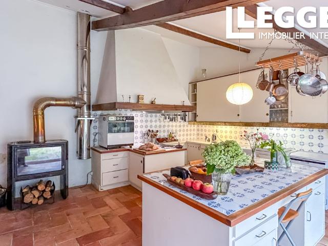 Saint Jean d'Ataux Maison avec grange et piscine sur une parcelle de 30700 m²