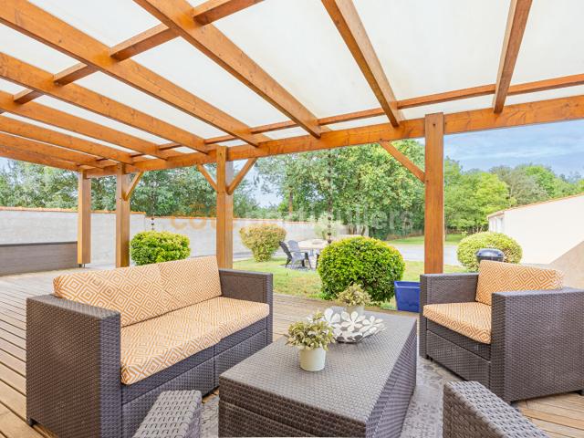 SAINT JEAN DE BOISEAU MAISON 6 PIECES 134 m2 4 CHAMBRES TERRASSE AVEC PERGOLA GRAND JARDIN