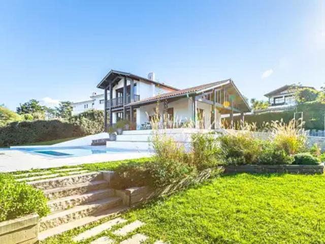 Saint Jean de Luz 64500 Achat / Vente maison 12 pièces t12 piscine