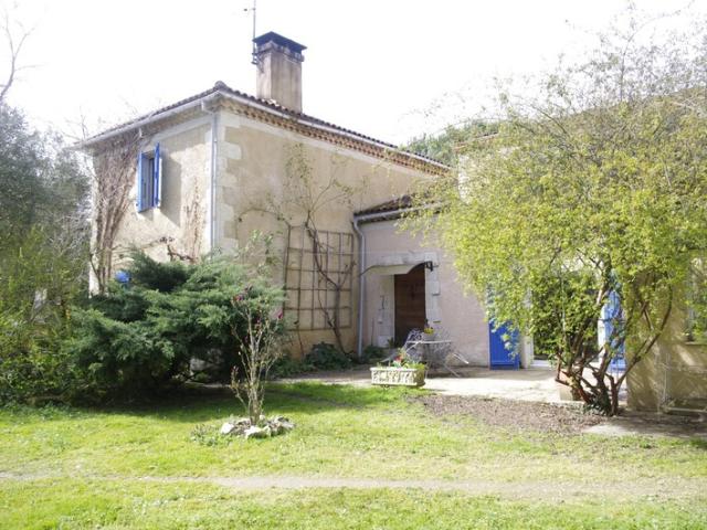 SAINT JEAN POUTGE 32, à vendre propriété de charme 8 pièces, dépendances et terrain arboré avec point d'eau