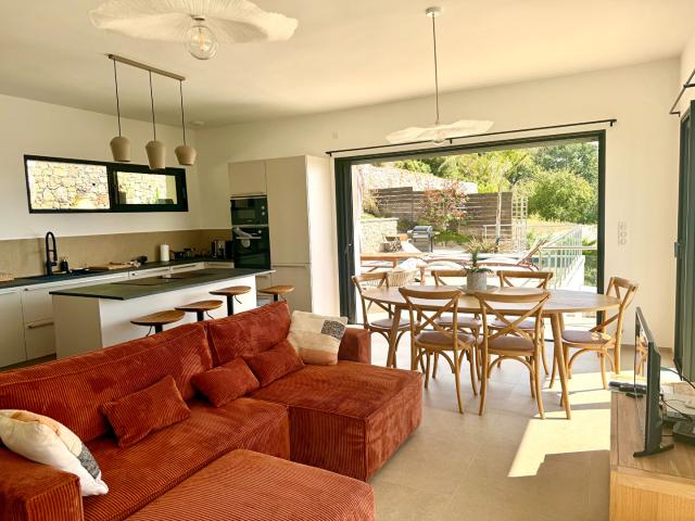 SAINT JEANNET VILLA CONTEMPORAINE PISCINE