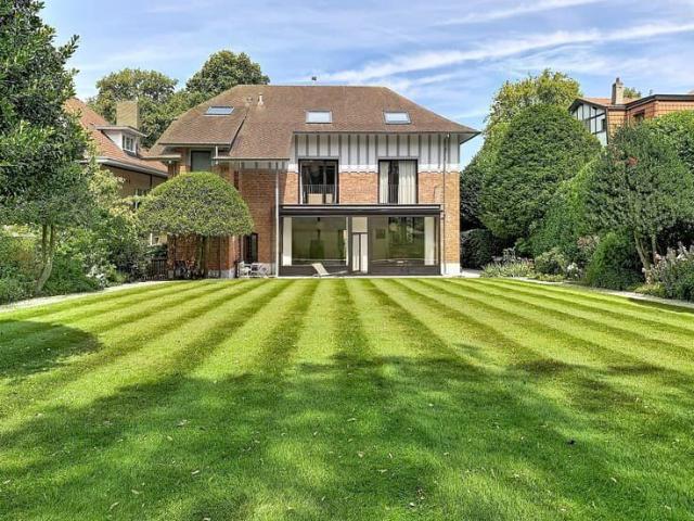Saint Job / Vivier d'Oie: Stunning villa with a large garden