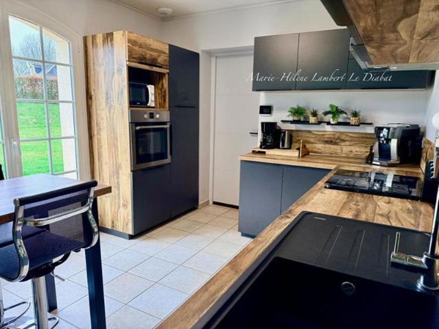 MAISON CLIMATISÉE À SAINT JOUIN BRUNEVAL Maison 7 pièce s Jardin 1500 m2