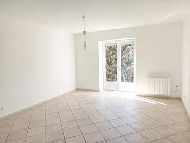 Saint Julien 83560 Location appartement 2 pièces t2 balcon